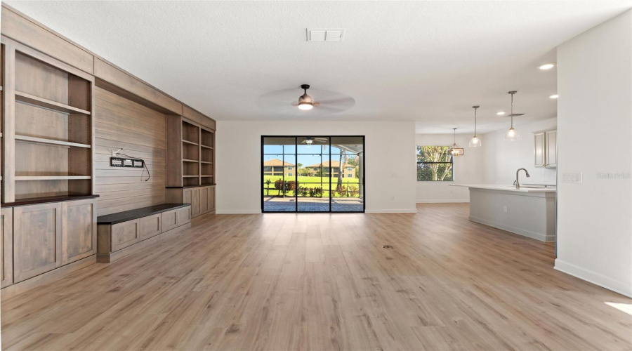 DAVENPORT, Florida 33896, 6 Bedrooms Bedrooms, ,4 BathroomsBathrooms,Residential,For Sale,PALMETTO DUNES,0,MFRS5146694