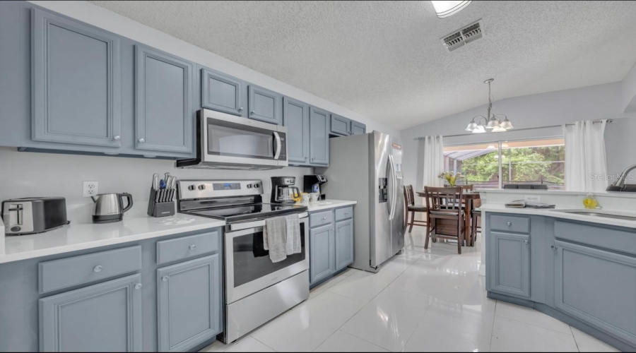 KISSIMMEE, Florida 34746, 5 Bedrooms Bedrooms, ,3 BathroomsBathrooms,Residential,For Sale,MADIERA BEACH,0,MFRO6394444