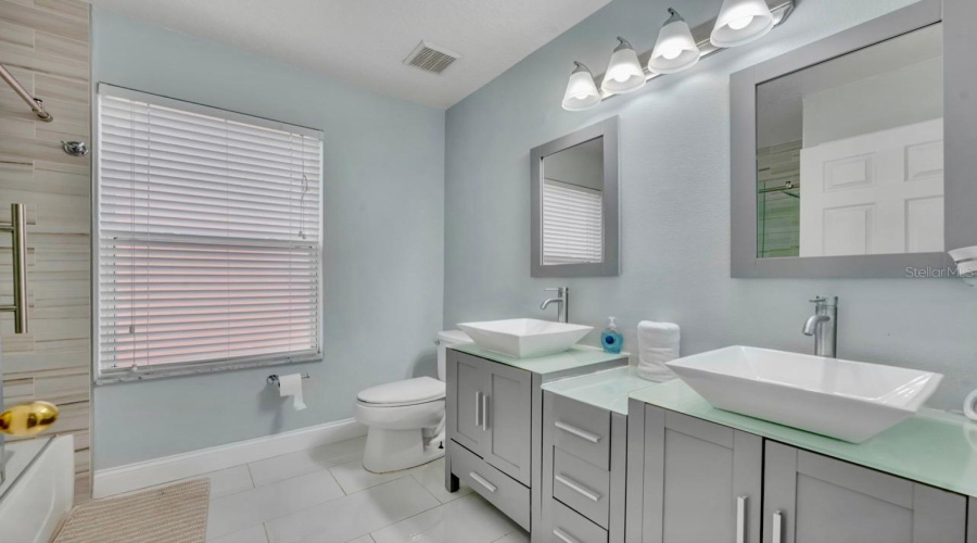 KISSIMMEE, Florida 34746, 5 Bedrooms Bedrooms, ,3 BathroomsBathrooms,Residential,For Sale,MADIERA BEACH,0,MFRO6394444