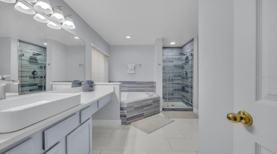 KISSIMMEE, Florida 34746, 5 Bedrooms Bedrooms, ,3 BathroomsBathrooms,Residential,For Sale,MADIERA BEACH,0,MFRO6394444