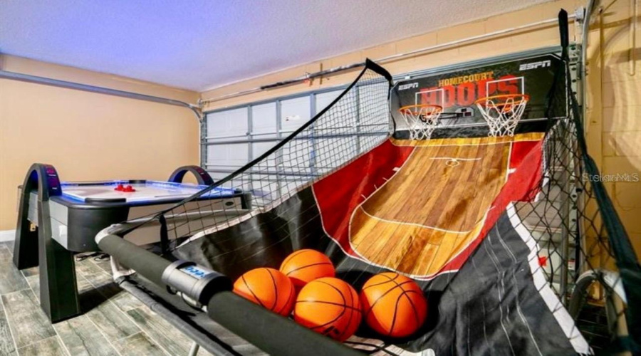 KISSIMMEE, Florida 34746, 5 Bedrooms Bedrooms, ,3 BathroomsBathrooms,Residential,For Sale,MADIERA BEACH,0,MFRO6394444