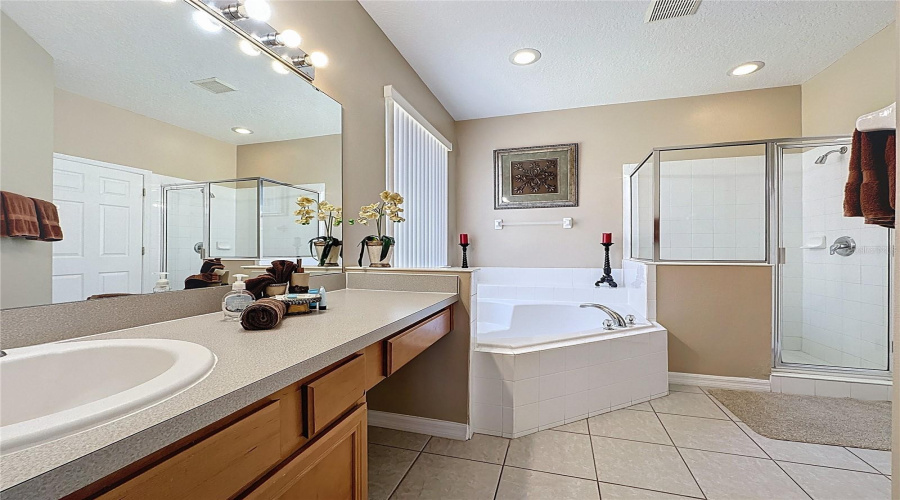 DAVENPORT, Florida 33837, 6 Bedrooms Bedrooms, ,5 BathroomsBathrooms,Residential,For Sale,ROSSO,0,MFRS5126388