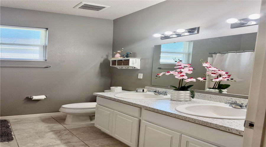 KISSIMMEE, Florida 34746, 4 Bedrooms Bedrooms, ,2 BathroomsBathrooms,Residential,For Sale,BOATING,0,MFRS5146545