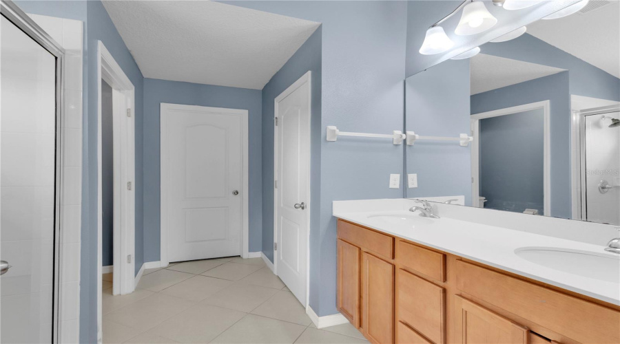 DAVENPORT, Florida 33837, 5 Bedrooms Bedrooms, ,3 BathroomsBathrooms,Residential,For Sale,WHIRLAWAY,0,MFRO6393311