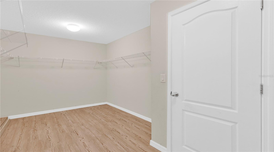 DAVENPORT, Florida 33837, 5 Bedrooms Bedrooms, ,3 BathroomsBathrooms,Residential,For Sale,WHIRLAWAY,0,MFRO6393311