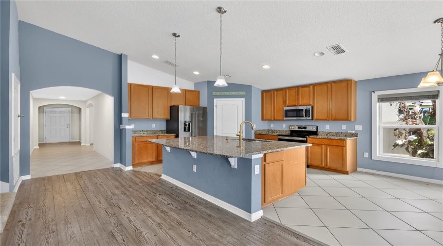 DAVENPORT, Florida 33837, 5 Bedrooms Bedrooms, ,3 BathroomsBathrooms,Residential,For Sale,WHIRLAWAY,0,MFRO6393311