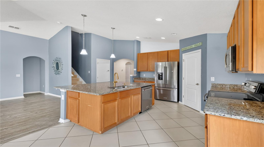 DAVENPORT, Florida 33837, 5 Bedrooms Bedrooms, ,3 BathroomsBathrooms,Residential,For Sale,WHIRLAWAY,0,MFRO6393311