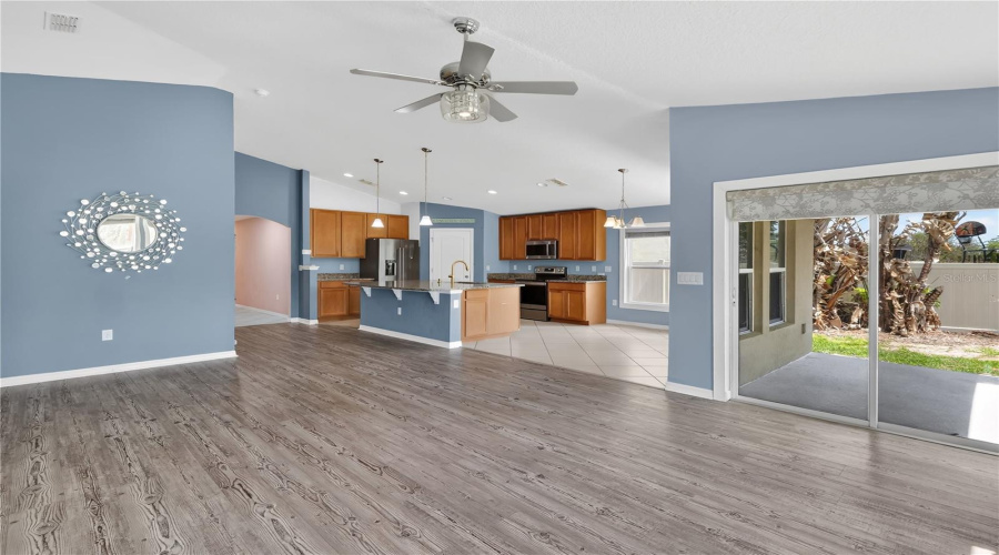 DAVENPORT, Florida 33837, 5 Bedrooms Bedrooms, ,3 BathroomsBathrooms,Residential,For Sale,WHIRLAWAY,0,MFRO6393311