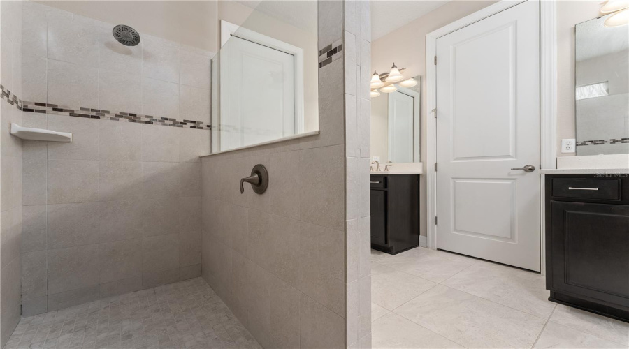 ORLANDO, Florida 32836, 3 Bedrooms Bedrooms, ,2 BathroomsBathrooms,Residential,For Sale,CITRON OAKS,0,MFRO6394573