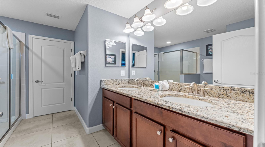 DAVENPORT, Florida 33896, 9 Bedrooms Bedrooms, ,5 BathroomsBathrooms,Residential,For Sale,WEDGE,0,MFRO6394575