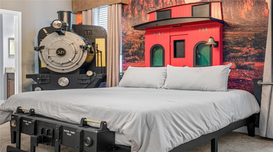 DAVENPORT, Florida 33896, 9 Bedrooms Bedrooms, ,5 BathroomsBathrooms,Residential,For Sale,WEDGE,0,MFRO6394575