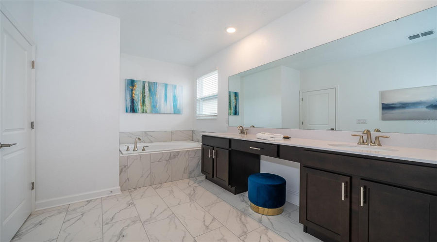 KISSIMMEE, Florida 34746, 5 Bedrooms Bedrooms, ,5 BathroomsBathrooms,Residential,For Sale,PARAGRAPH,0,MFRS5146741