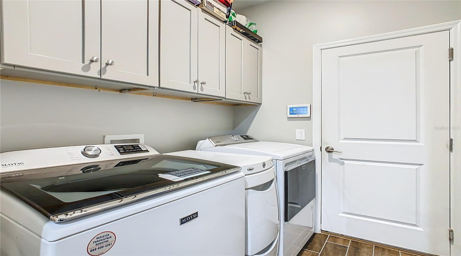 LAUNDRY ROOM WITH CABINETS