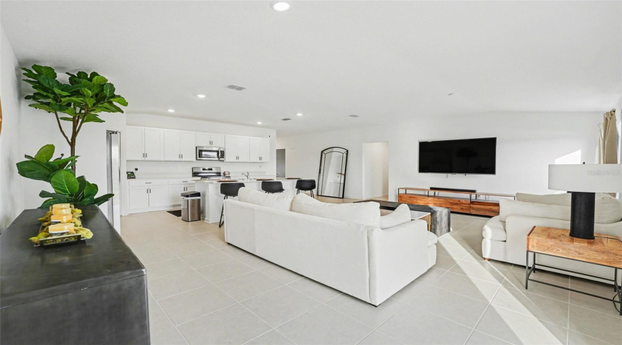 DAVENPORT, Florida 33837, 4 Bedrooms Bedrooms, ,3 BathroomsBathrooms,Residential,For Sale,BARNET,0,MFRTB8491722