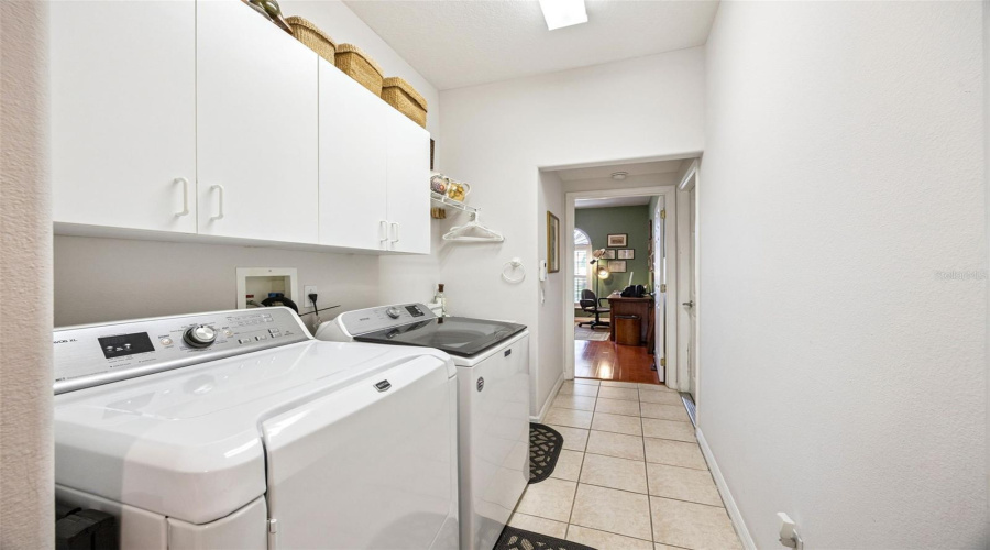 ORLANDO, Florida 32836, 4 Bedrooms Bedrooms, ,3 BathroomsBathrooms,Residential,For Sale,PHILLIPS GROVE,0,MFRO6390588