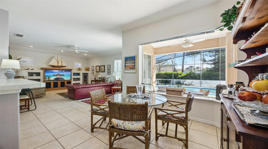 ORLANDO, Florida 32836, 4 Bedrooms Bedrooms, ,3 BathroomsBathrooms,Residential,For Sale,PHILLIPS GROVE,0,MFRO6390588