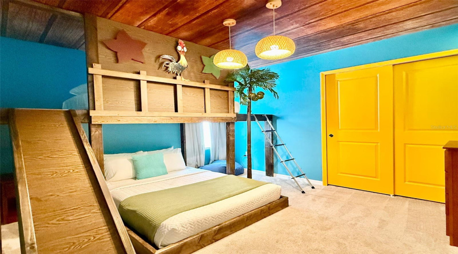 DAVENPORT, Florida 33897, 8 Bedrooms Bedrooms, ,6 BathroomsBathrooms,Residential,For Sale,KAIPO,0,MFRO6394556