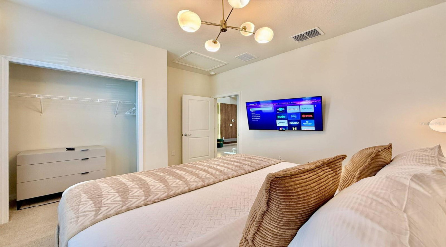 DAVENPORT, Florida 33897, 8 Bedrooms Bedrooms, ,6 BathroomsBathrooms,Residential,For Sale,KAIPO,0,MFRO6394556