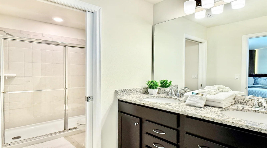 DAVENPORT, Florida 33897, 8 Bedrooms Bedrooms, ,6 BathroomsBathrooms,Residential,For Sale,KAIPO,0,MFRO6394556