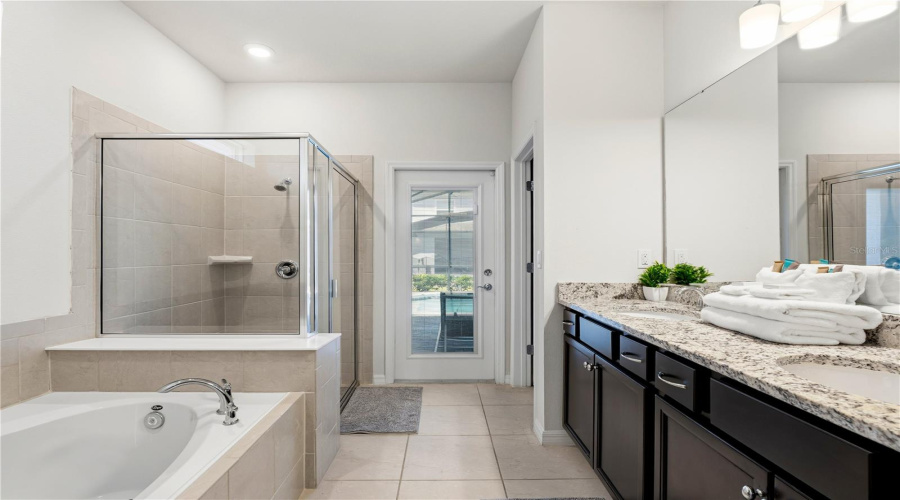 DAVENPORT, Florida 33897, 8 Bedrooms Bedrooms, ,6 BathroomsBathrooms,Residential,For Sale,KAIPO,0,MFRO6394556