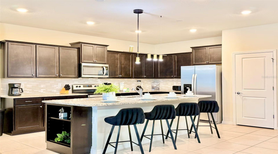 DAVENPORT, Florida 33897, 8 Bedrooms Bedrooms, ,6 BathroomsBathrooms,Residential,For Sale,KAIPO,0,MFRO6394556