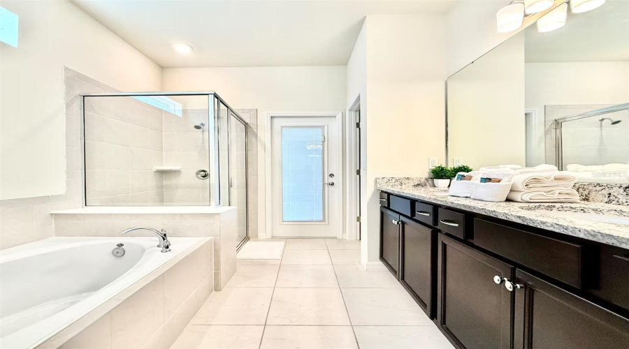 DAVENPORT, Florida 33897, 8 Bedrooms Bedrooms, ,6 BathroomsBathrooms,Residential,For Sale,KAIPO,0,MFRO6394556