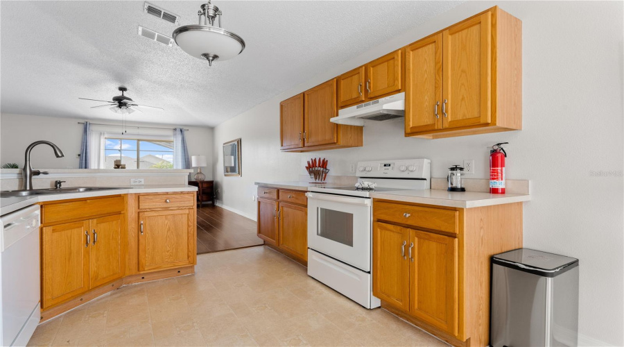 DAVENPORT, Florida 33897, 3 Bedrooms Bedrooms, ,2 BathroomsBathrooms,Residential,For Sale,WHITBY,0,MFRS5146427