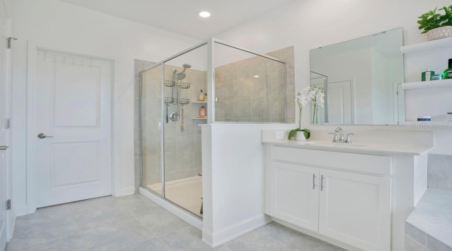 DAVENPORT, Florida 33837, 5 Bedrooms Bedrooms, ,3 BathroomsBathrooms,Residential,For Sale,DAGENHAM,0,MFRTB8491445