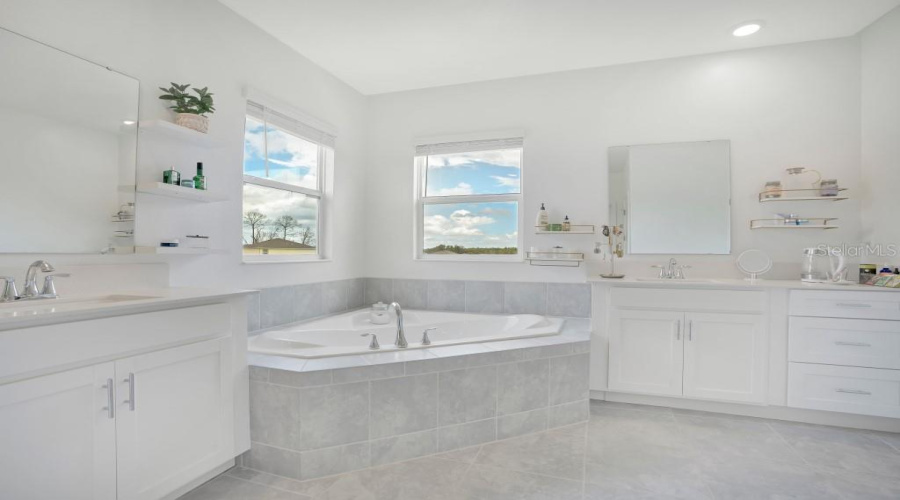 DAVENPORT, Florida 33837, 5 Bedrooms Bedrooms, ,3 BathroomsBathrooms,Residential,For Sale,DAGENHAM,0,MFRTB8491445