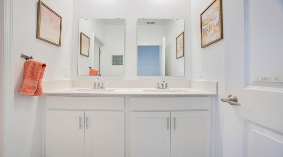 DAVENPORT, Florida 33837, 5 Bedrooms Bedrooms, ,3 BathroomsBathrooms,Residential,For Sale,DAGENHAM,0,MFRTB8491445