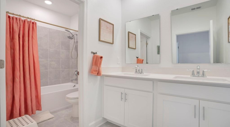 DAVENPORT, Florida 33837, 5 Bedrooms Bedrooms, ,3 BathroomsBathrooms,Residential,For Sale,DAGENHAM,0,MFRTB8491445