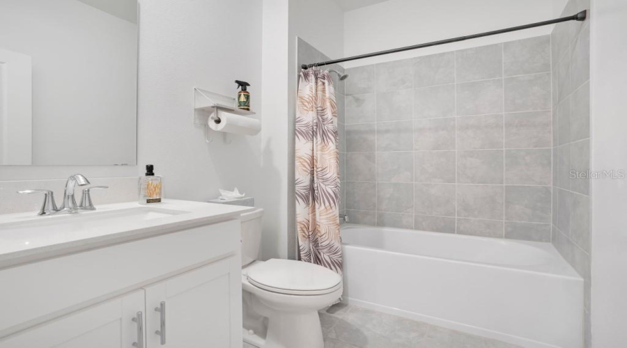 DAVENPORT, Florida 33837, 5 Bedrooms Bedrooms, ,3 BathroomsBathrooms,Residential,For Sale,DAGENHAM,0,MFRTB8491445