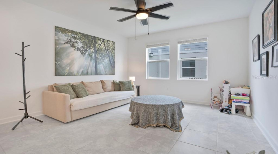 DAVENPORT, Florida 33837, 5 Bedrooms Bedrooms, ,3 BathroomsBathrooms,Residential,For Sale,DAGENHAM,0,MFRTB8491445