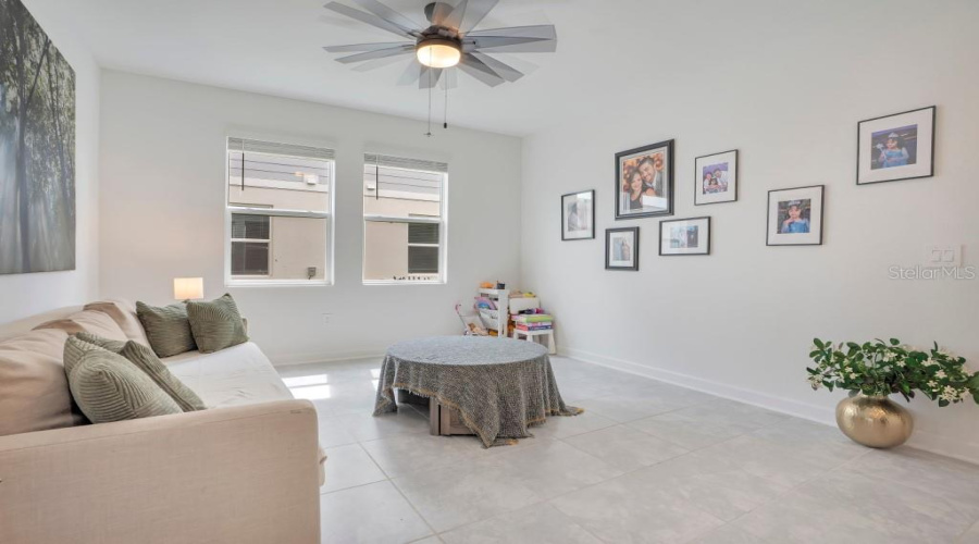 DAVENPORT, Florida 33837, 5 Bedrooms Bedrooms, ,3 BathroomsBathrooms,Residential,For Sale,DAGENHAM,0,MFRTB8491445