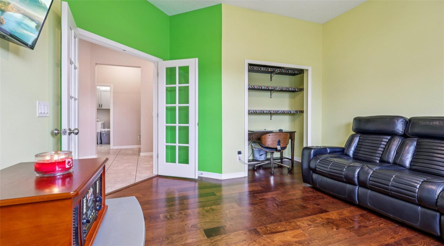 Guest room or office