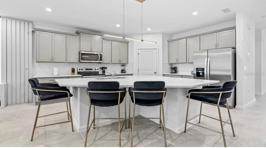 KISSIMMEE, Florida 34747, 7 Bedrooms Bedrooms, ,6 BathroomsBathrooms,Residential,For Sale,DRIFTWOOD,0,MFRO6384481