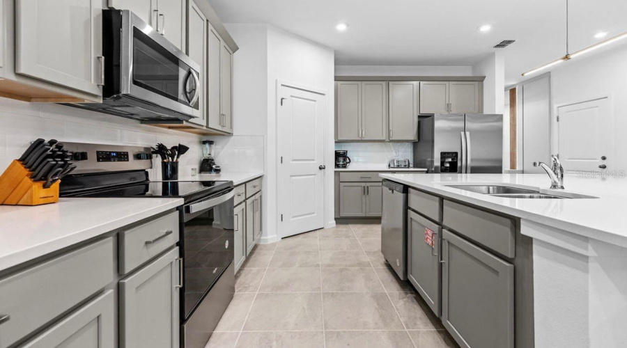 KISSIMMEE, Florida 34747, 7 Bedrooms Bedrooms, ,6 BathroomsBathrooms,Residential,For Sale,DRIFTWOOD,0,MFRO6384481