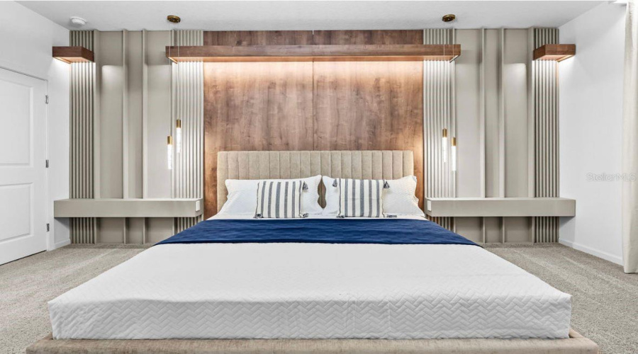 KISSIMMEE, Florida 34747, 7 Bedrooms Bedrooms, ,6 BathroomsBathrooms,Residential,For Sale,DRIFTWOOD,0,MFRO6384481