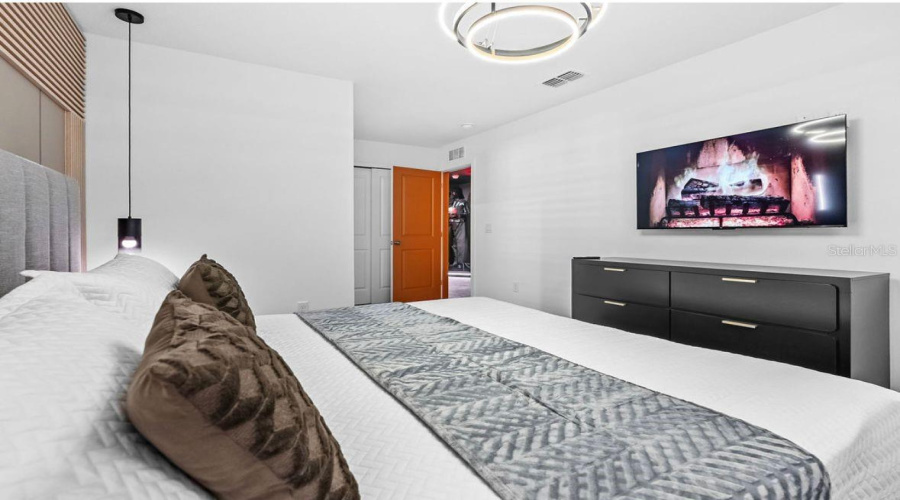 KISSIMMEE, Florida 34747, 7 Bedrooms Bedrooms, ,6 BathroomsBathrooms,Residential,For Sale,DRIFTWOOD,0,MFRO6384481