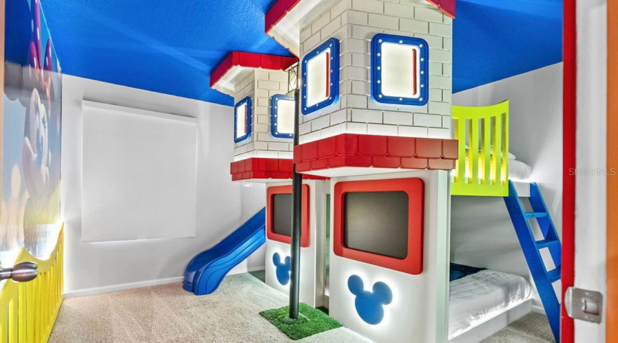 KISSIMMEE, Florida 34747, 7 Bedrooms Bedrooms, ,6 BathroomsBathrooms,Residential,For Sale,DRIFTWOOD,0,MFRO6384481