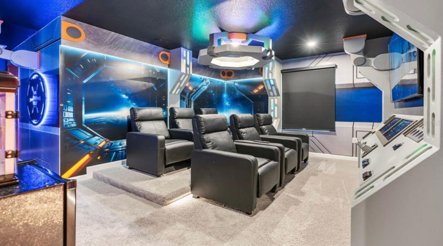 KISSIMMEE, Florida 34747, 7 Bedrooms Bedrooms, ,6 BathroomsBathrooms,Residential,For Sale,DRIFTWOOD,0,MFRO6384481