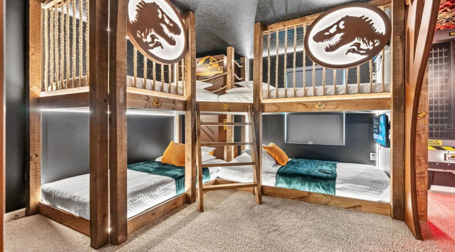 KISSIMMEE, Florida 34747, 7 Bedrooms Bedrooms, ,6 BathroomsBathrooms,Residential,For Sale,DRIFTWOOD,0,MFRO6384481