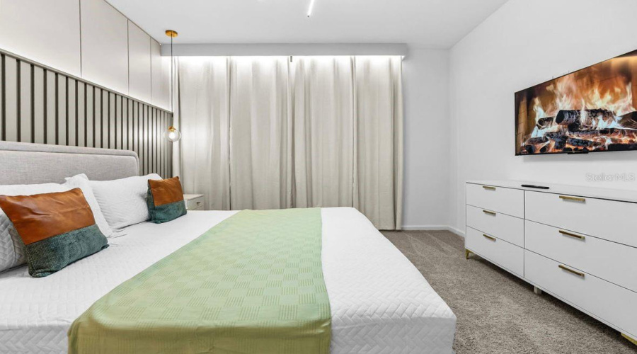 KISSIMMEE, Florida 34747, 7 Bedrooms Bedrooms, ,6 BathroomsBathrooms,Residential,For Sale,DRIFTWOOD,0,MFRO6384481