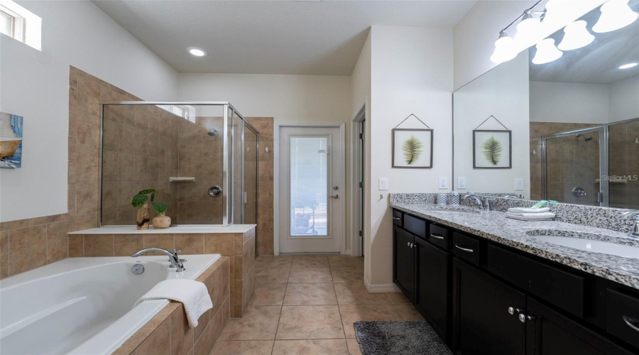 KISSIMMEE, Florida 34747, 6 Bedrooms Bedrooms, ,4 BathroomsBathrooms,Residential,For Sale,LIMA,0,MFRO6393893