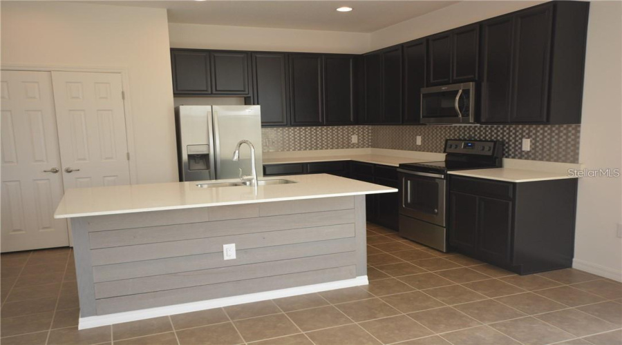 DAVENPORT, Florida 33837, 4 Bedrooms Bedrooms, ,3 BathroomsBathrooms,Residential,For Sale,SEVILLE,0,MFRTB8491359