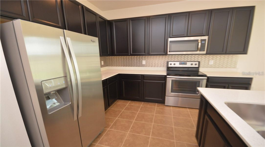 DAVENPORT, Florida 33837, 4 Bedrooms Bedrooms, ,3 BathroomsBathrooms,Residential,For Sale,SEVILLE,0,MFRTB8491359