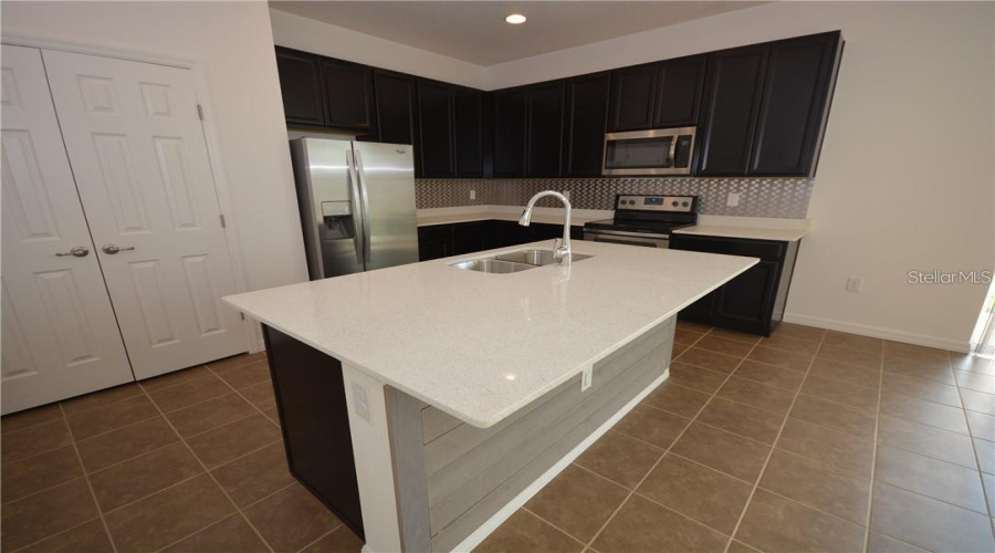 DAVENPORT, Florida 33837, 4 Bedrooms Bedrooms, ,3 BathroomsBathrooms,Residential,For Sale,SEVILLE,0,MFRTB8491359