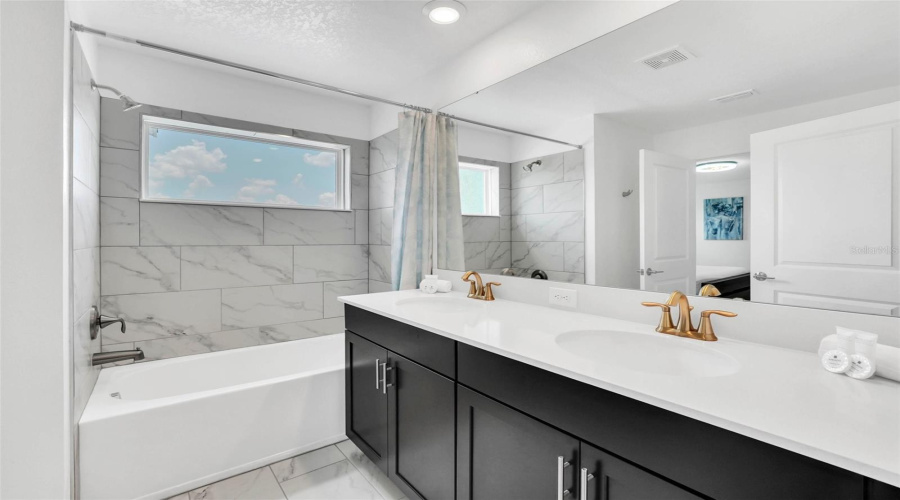 DAVENPORT, Florida 33896, 4 Bedrooms Bedrooms, ,3 BathroomsBathrooms,Residential,For Sale,LEADER,0,MFRTB8492291