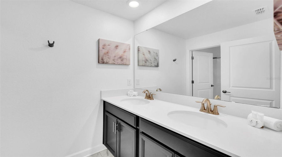 DAVENPORT, Florida 33896, 4 Bedrooms Bedrooms, ,3 BathroomsBathrooms,Residential,For Sale,LEADER,0,MFRTB8492291