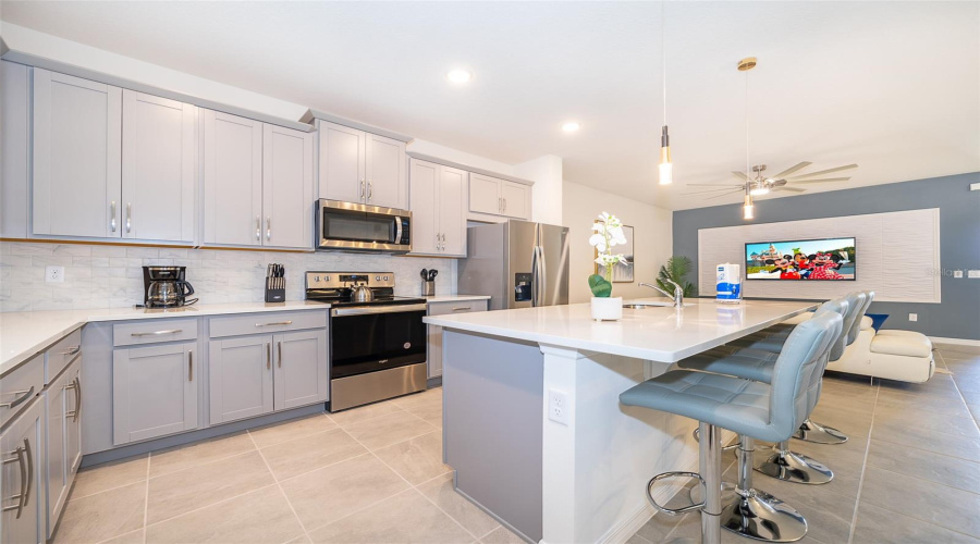 KISSIMMEE, Florida 34747, 4 Bedrooms Bedrooms, ,4 BathroomsBathrooms,Residential,For Sale,TROPICAL PALMS,0,MFRS5137915